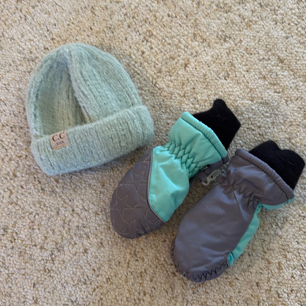 Toddler Girls hat and mitten bundle